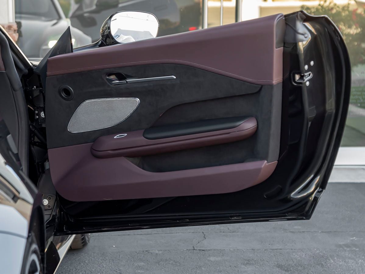 2025 Aston Martin Vantage Base