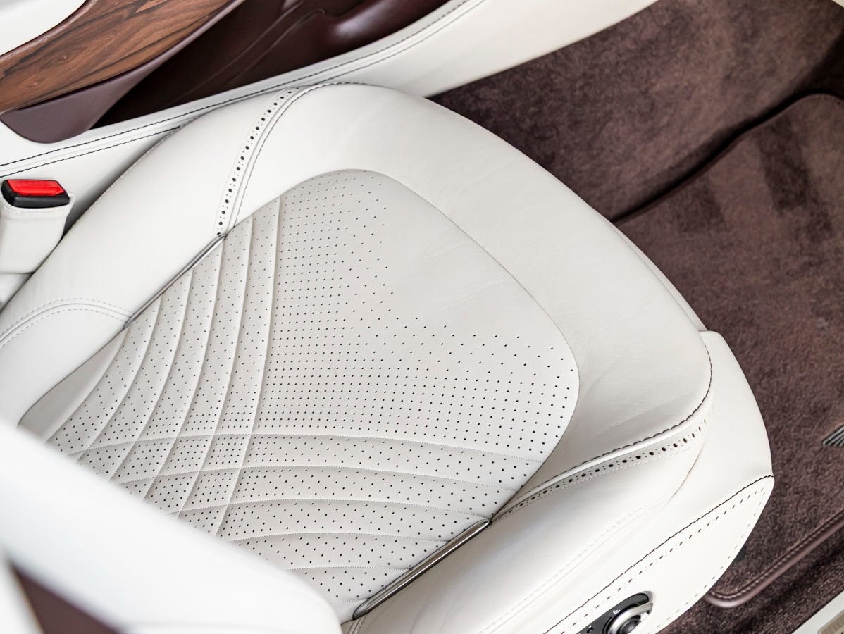 2021 Aston Martin DBX Base