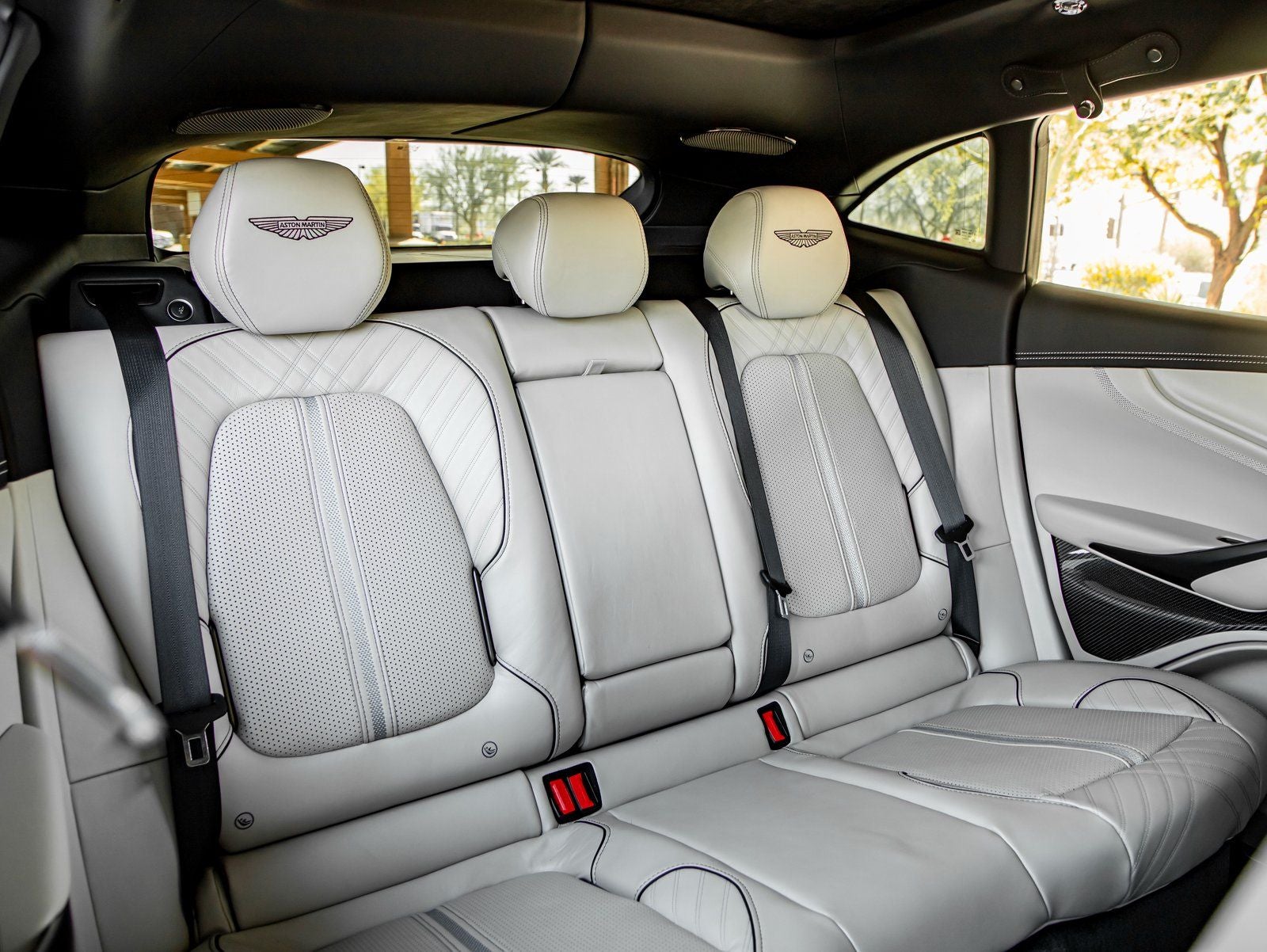 2025 Aston Martin DBX 707