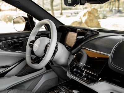 2025 Aston Martin DBX 707