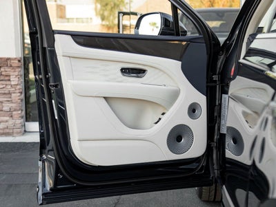 2025 Bentley Bentayga Atelier V8