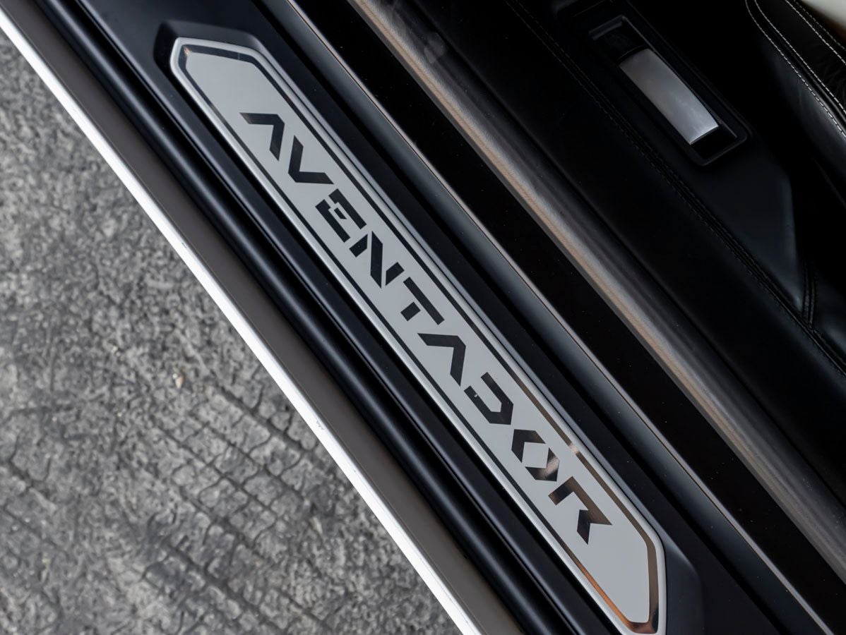 2014 Lamborghini Aventador Base