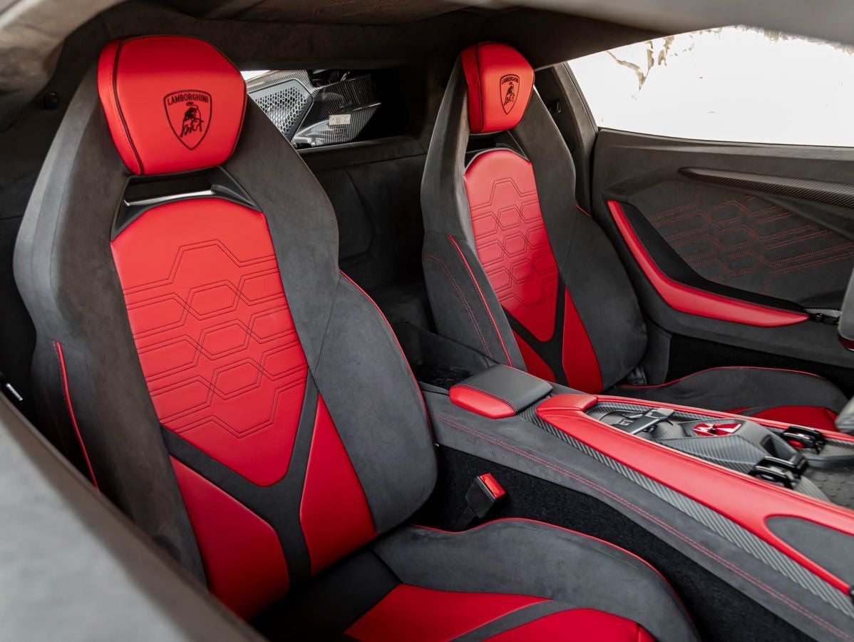 2025 Lamborghini Revuelto Base