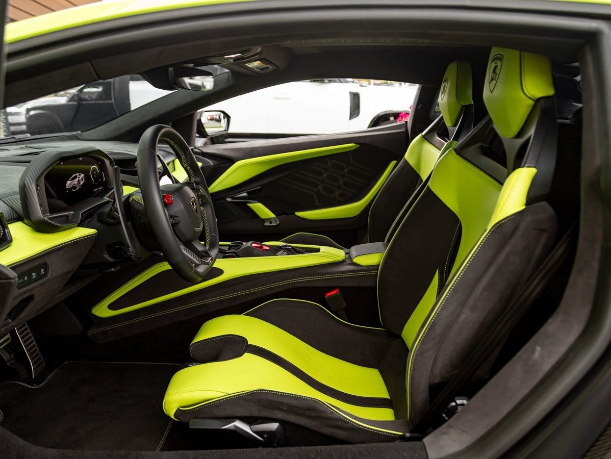 2025 Lamborghini Revuelto Base