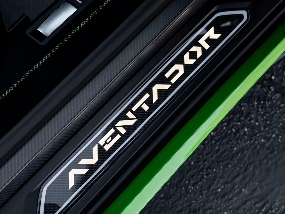 2020 Lamborghini Aventador SVJ Base
